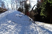 09 Un po' di neve in zone d'ombra